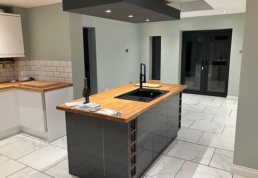Grey gloss island with an oak worktop and inset black sink